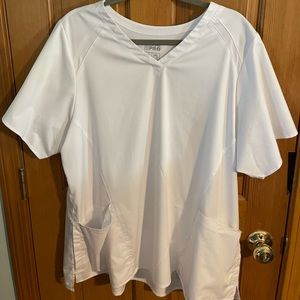 Wonderwink White Scrub Top. Size 2X. Like New!